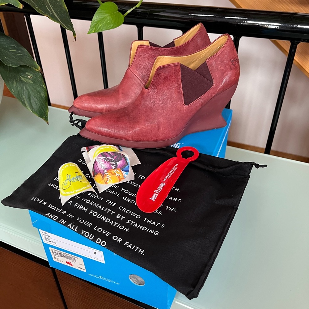 John Fluevog Quiver wedges